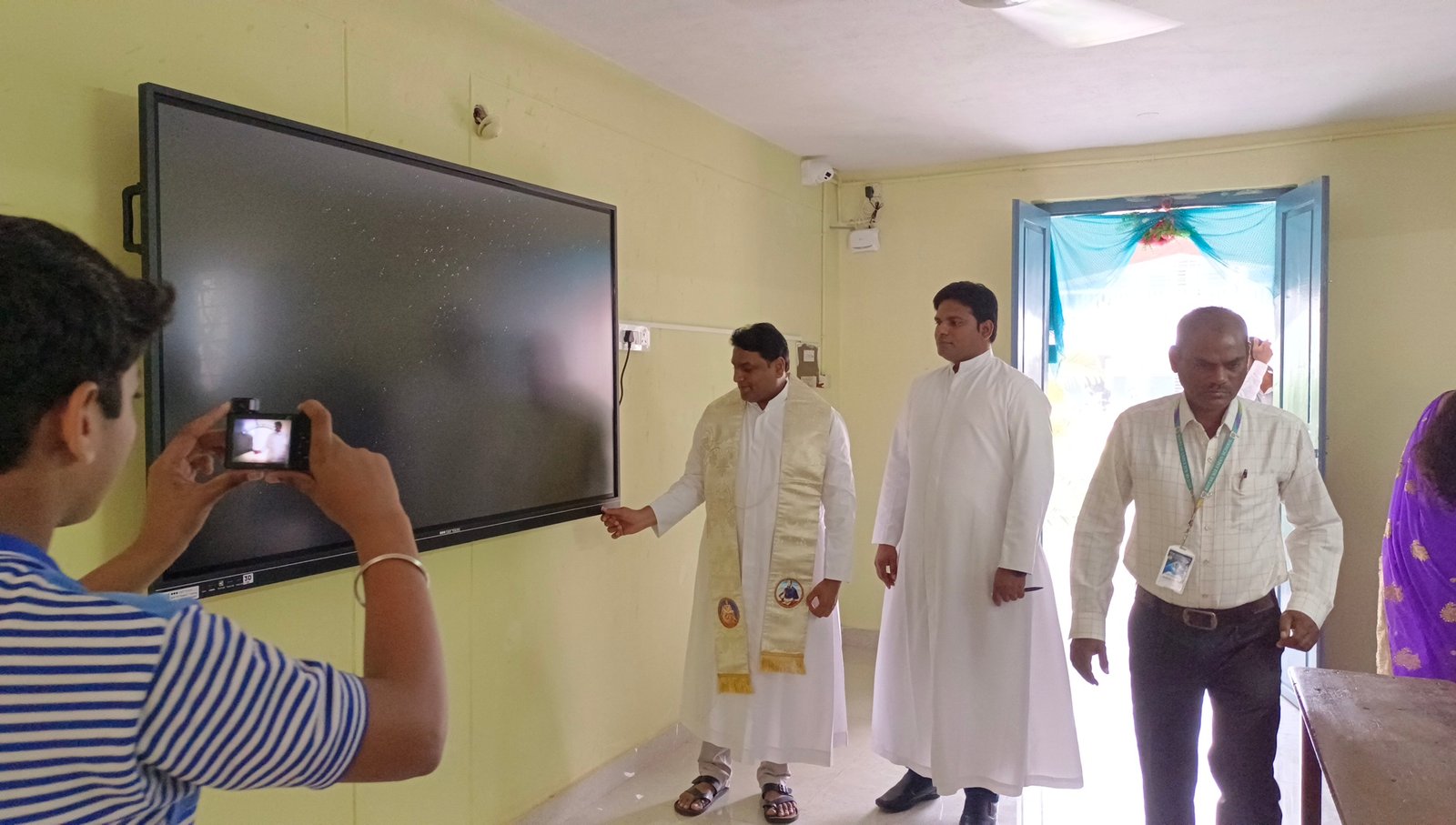 Interactive Boards & Science Lab